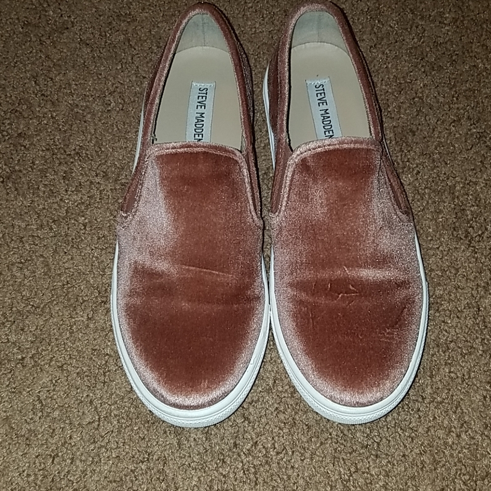 Steve madden blush velevet slip ons